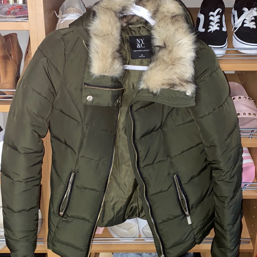 Olive Green Jacket 🤍(MOVING SALE! NEED EVERYTHING GONE!)
